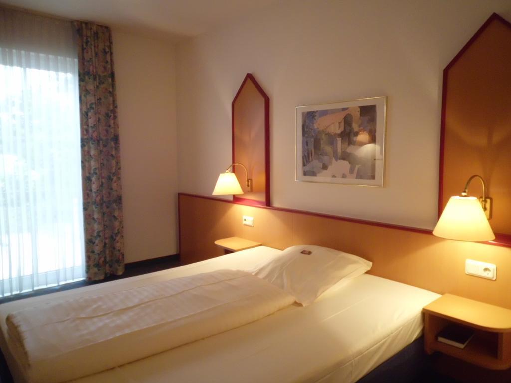 Hotel Montana Lauenau Bagian luar foto