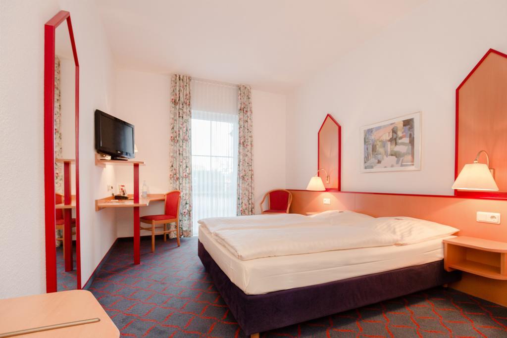 Hotel Montana Lauenau Bagian luar foto