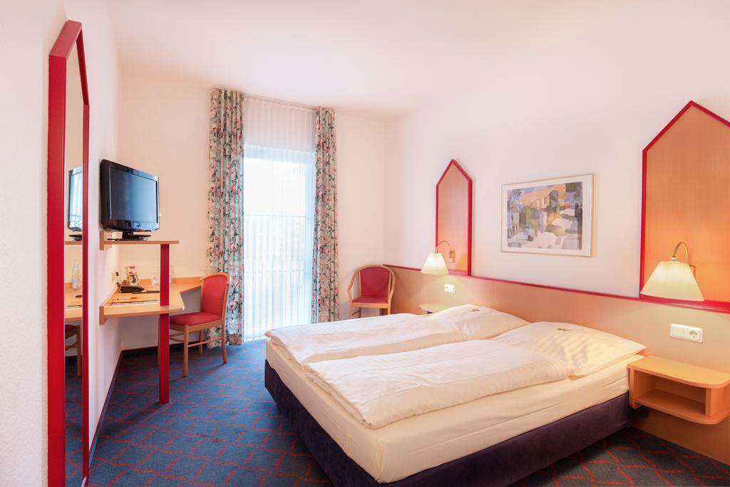 Hotel Montana Lauenau Bagian luar foto