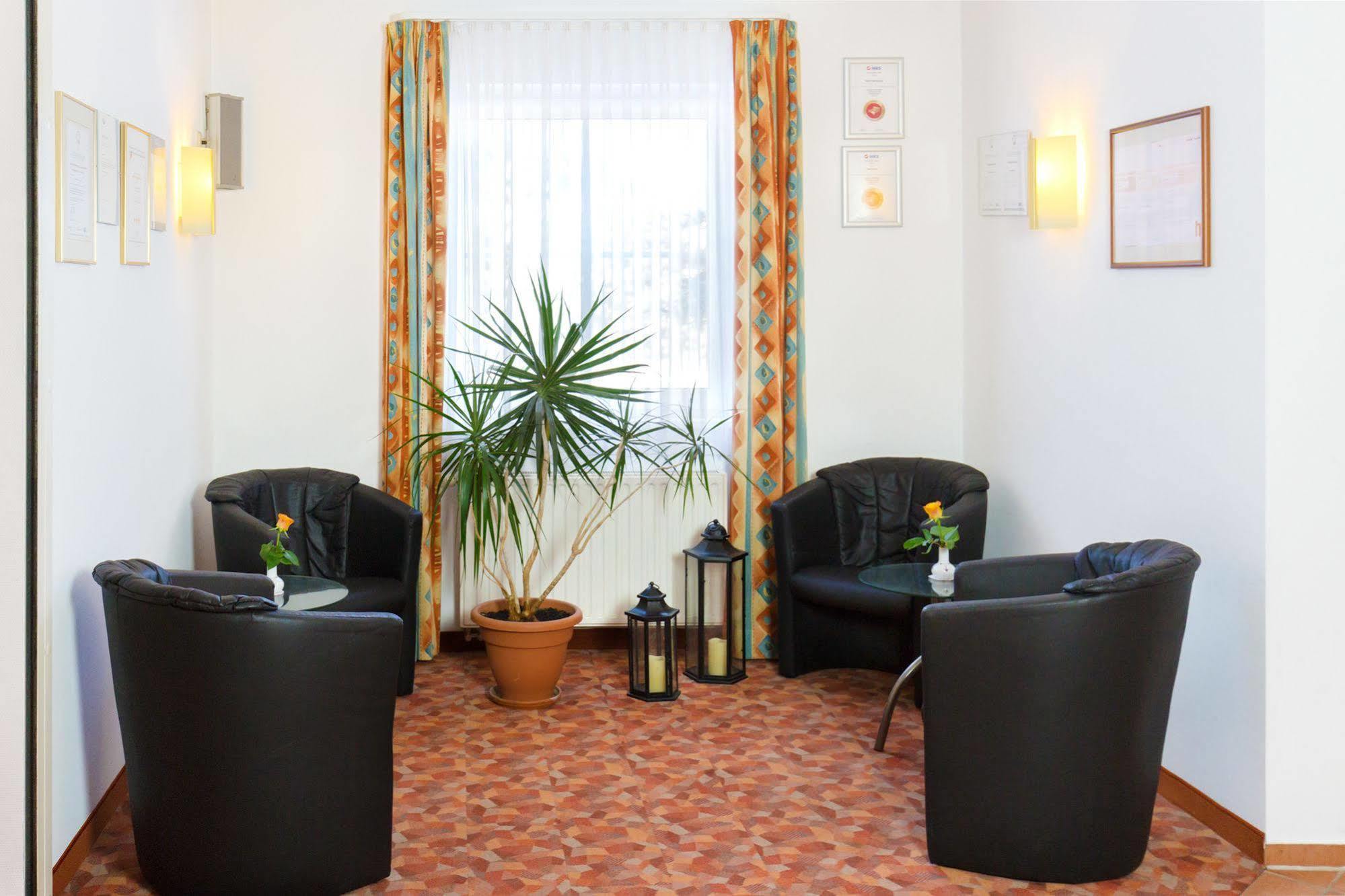 Hotel Montana Lauenau Bagian luar foto