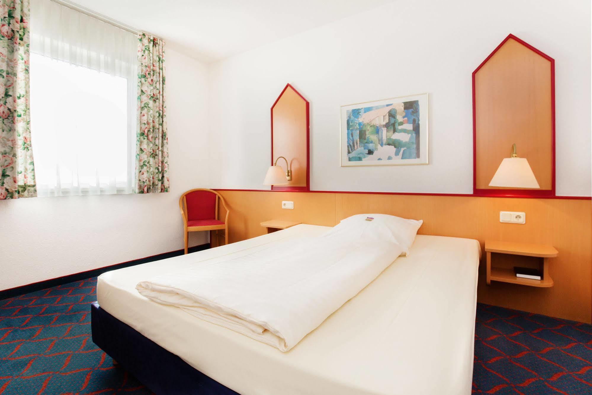 Hotel Montana Lauenau Bagian luar foto