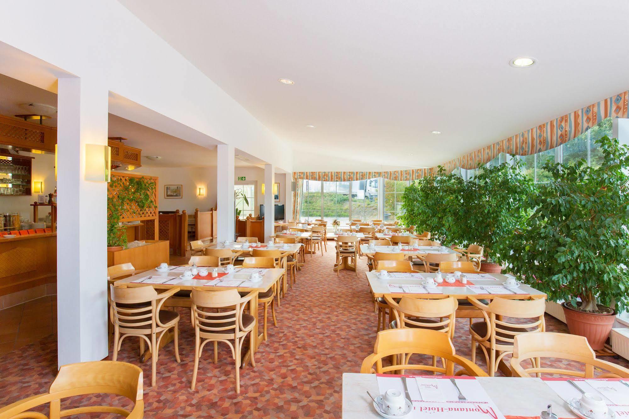 Hotel Montana Lauenau Bagian luar foto