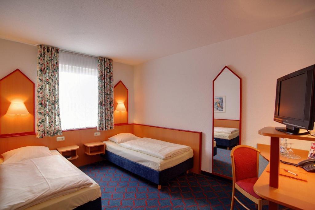 Hotel Montana Lauenau Bagian luar foto